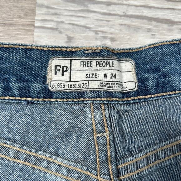 Free People Denim Lace Trim Shorts Distressed Blue Size 24 Boho Western - Picture 5 of 7